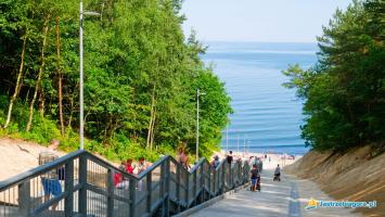 Jedno z zejść na plażę w Jastrzębiej Górze
