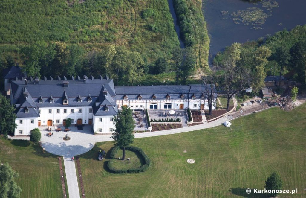 /img/images/palace_1/palac_pakoszow_w_piechowicach