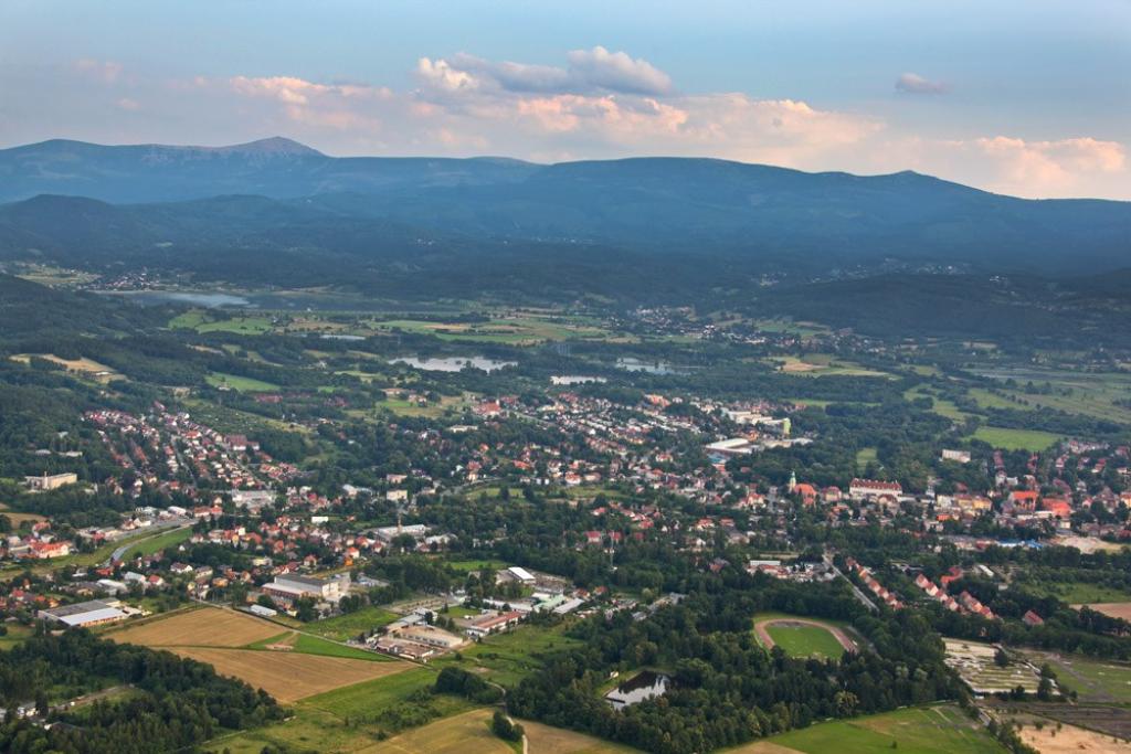 /img/images/miasta/cieplice_3/cieplice_z_lotu_ptak