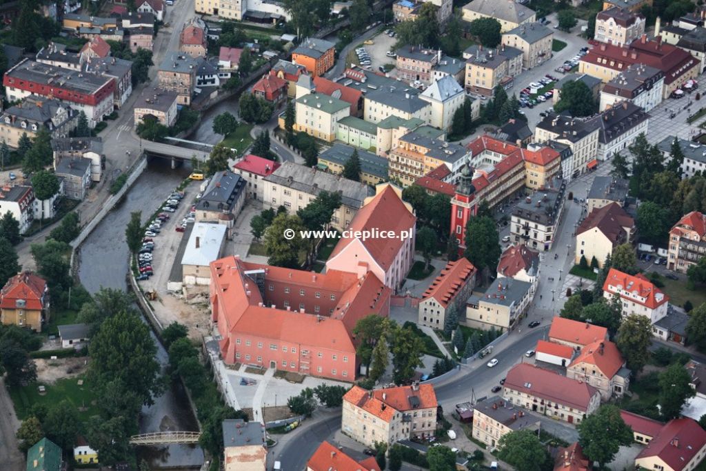 /img/images/miasta/cieplice_3/cieplice_z_lotu_ptak