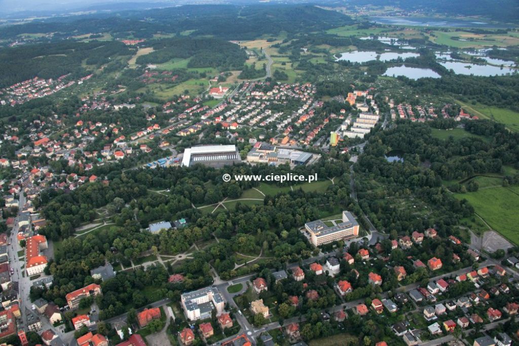 /img/images/miasta/cieplice_4/panorama_cieplic_z_l
