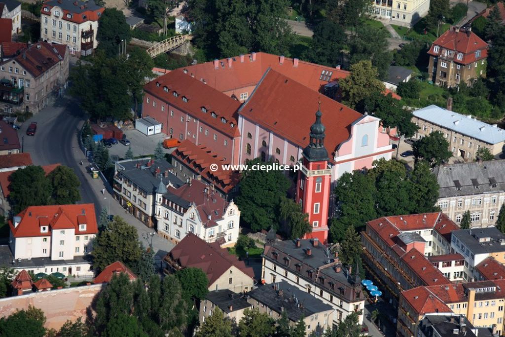 /img/images/miasta/cieplice_4/zespol_pocysterski_w
