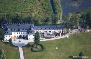 /img/images/palace_1/palac_pakoszow_w_piechowicach
